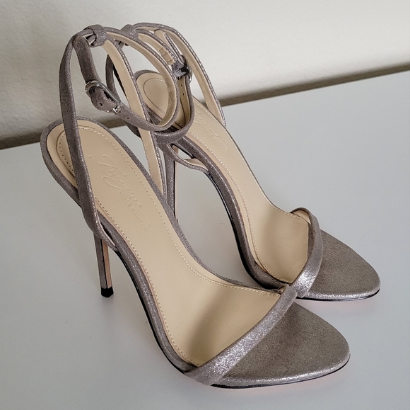 Imagine Vince Camuto Reyna Strap Heel in Pewter Size 5M - Picture 3 of 6